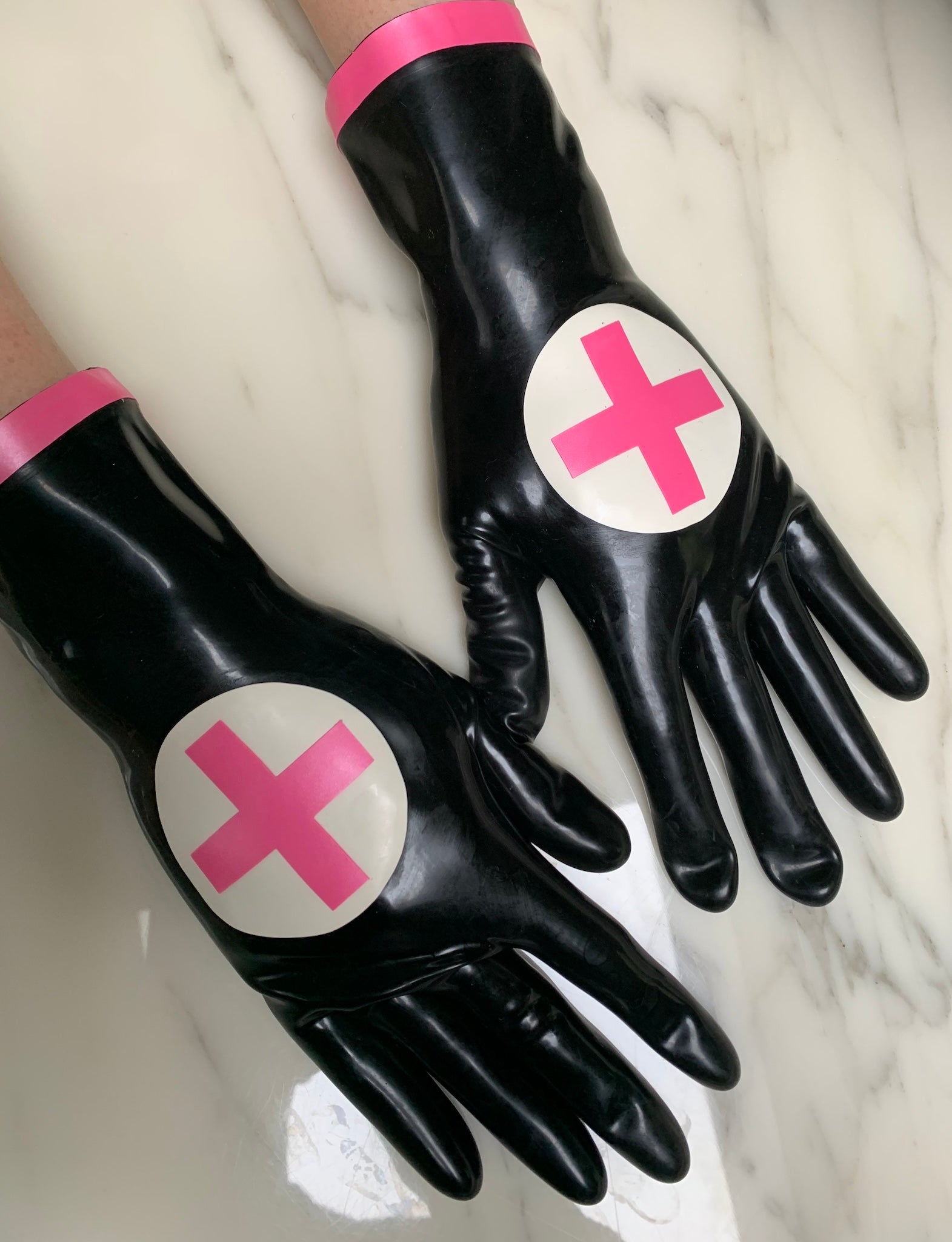 Short Latex Gloves