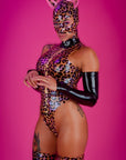 Leopard-Latex-Komplettlook mit Kapuze